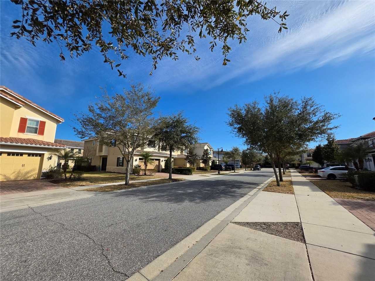 14039 Helsby St - Photo 7 of 34