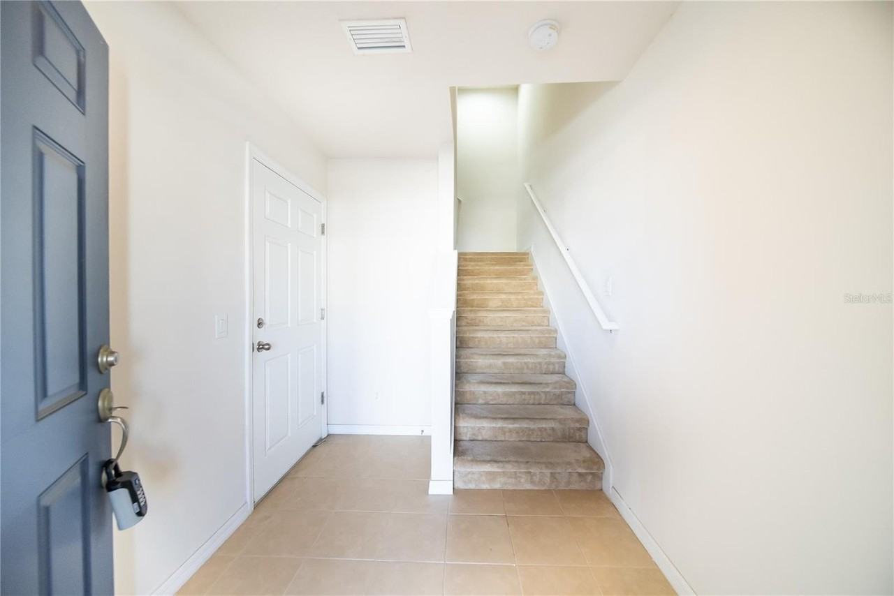 980 Lakefront Village Dr - Photo 2 of 40