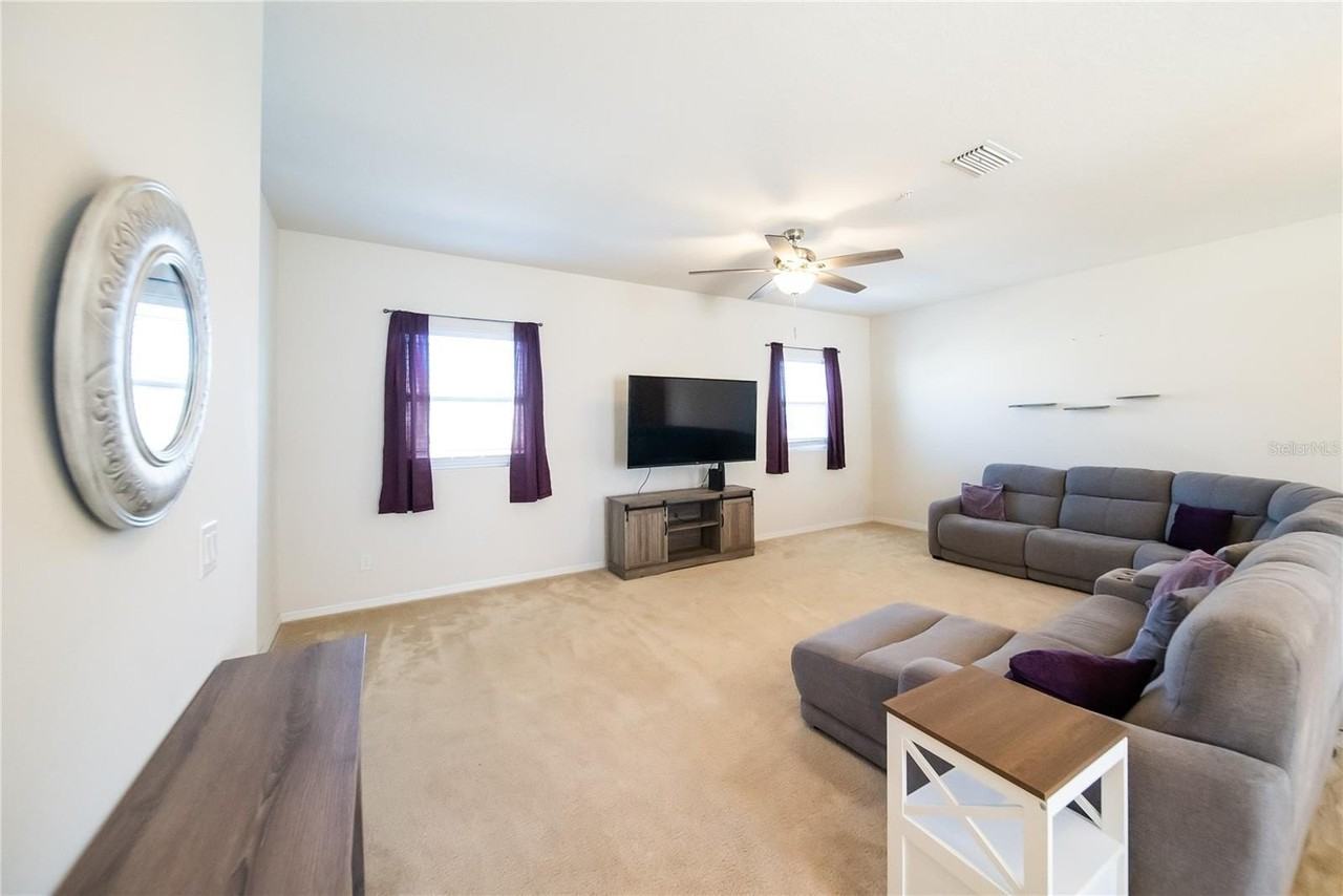 980 Lakefront Village Dr - Photo 3 of 40