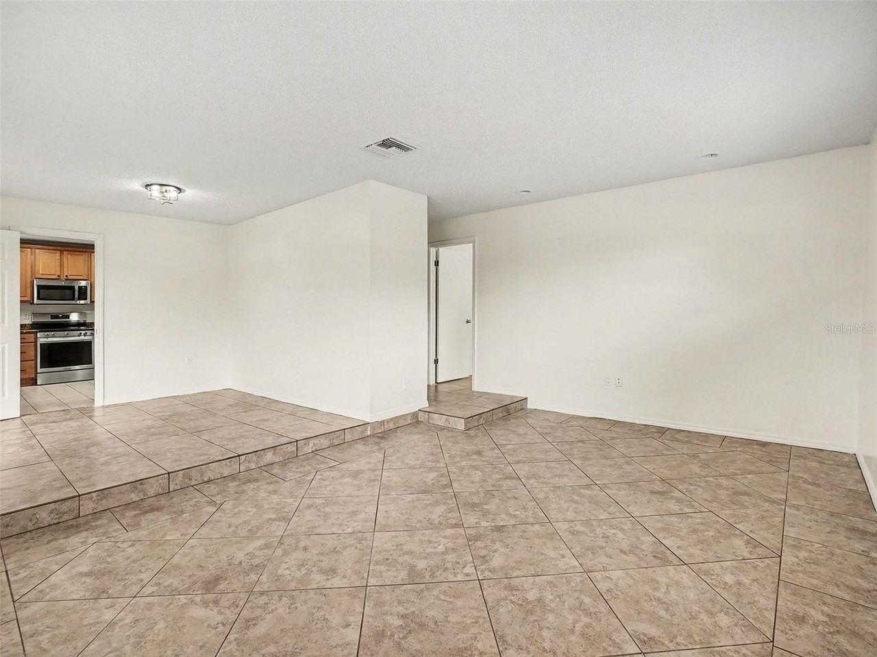 6135 Hardrock Cir - Photo 5 of 23