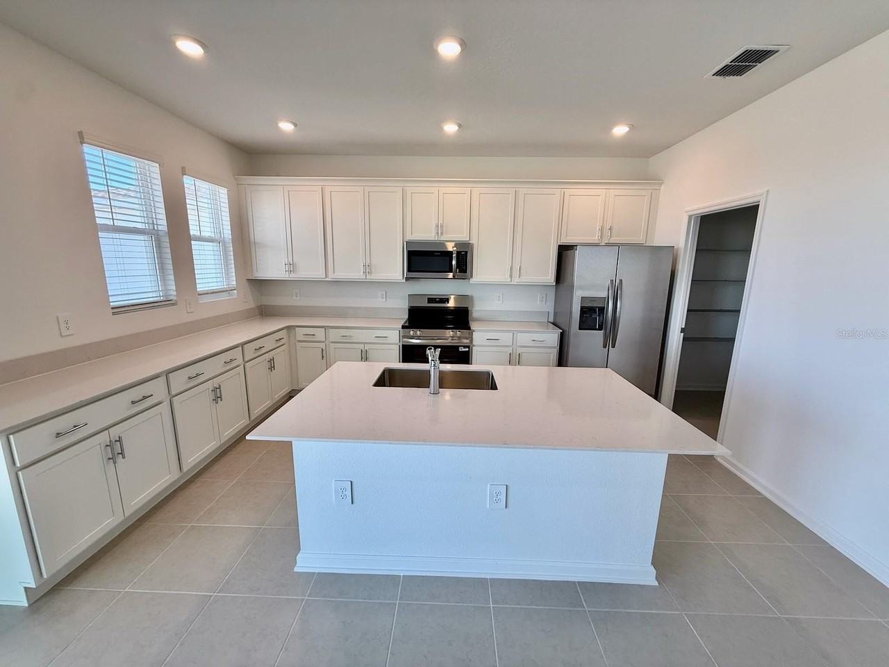 5656 Lemon Grass St - Photo 6 of 30