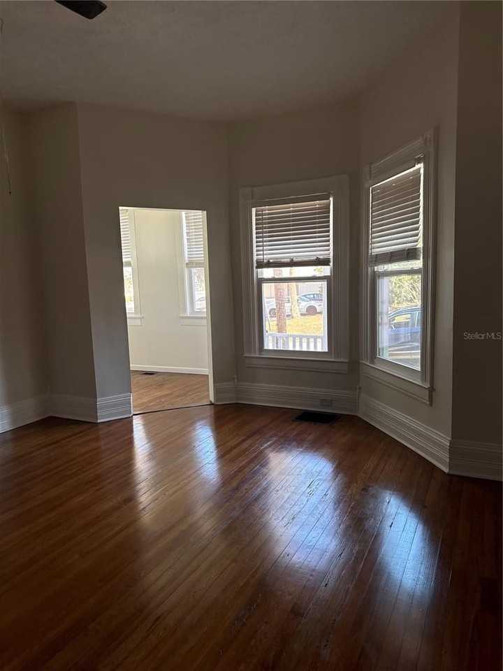 32 Se 9th Ave #1A - Photo 4 of 7