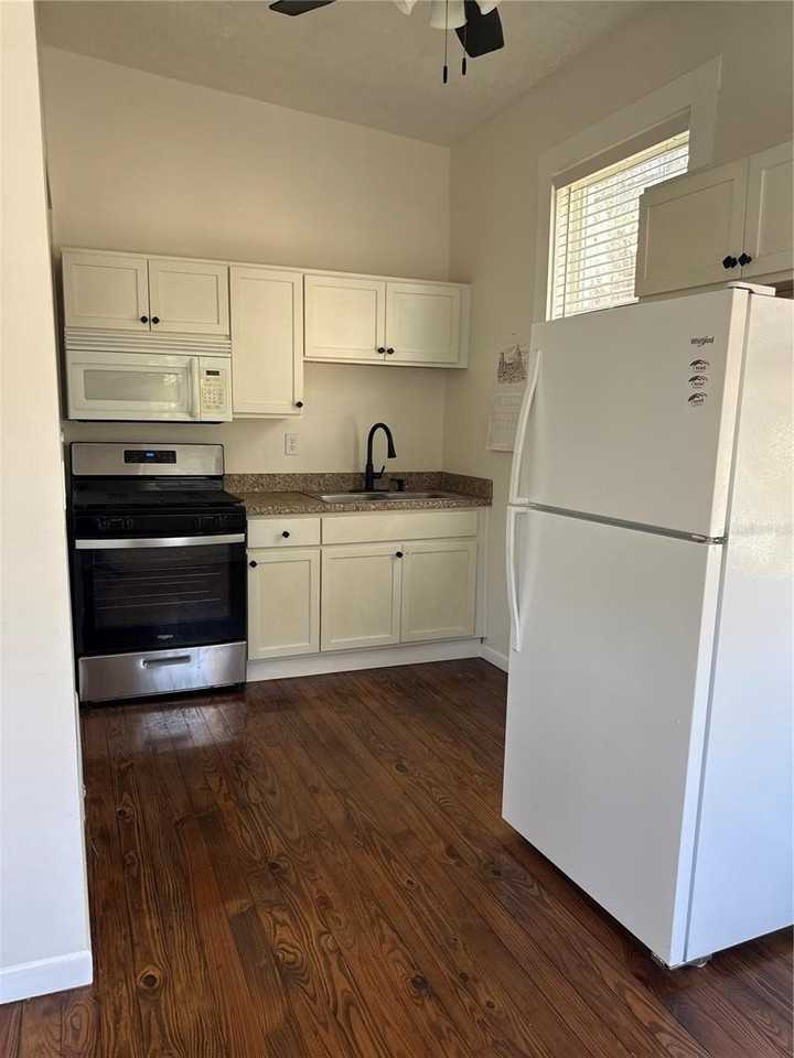 32 Se 9th Ave #1A - Photo 5 of 7