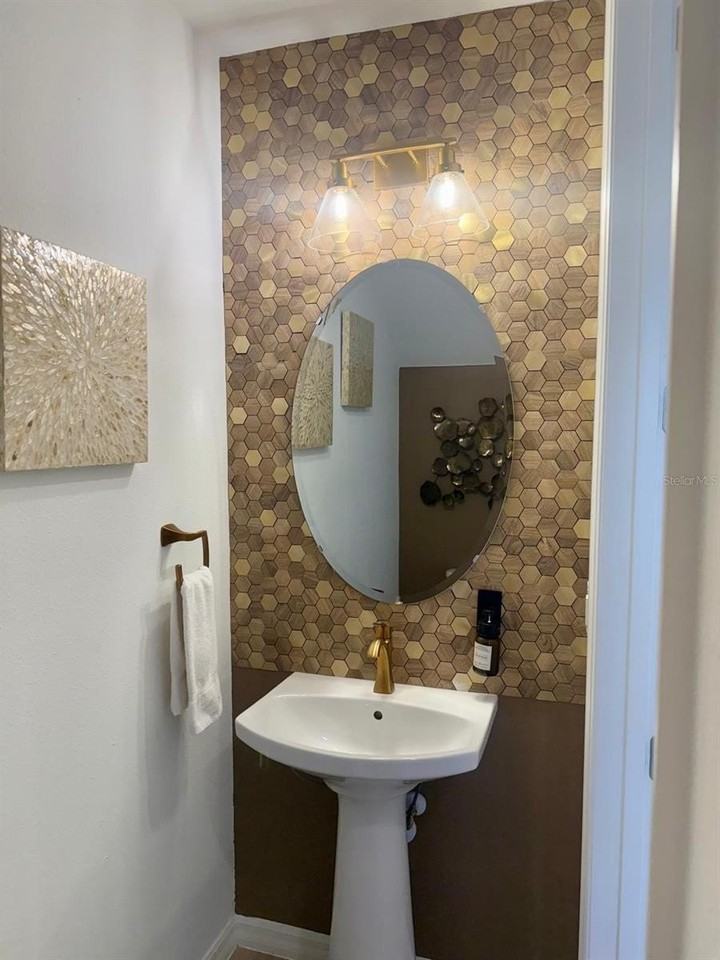 803 Longboat Dr - Photo 3 of 24