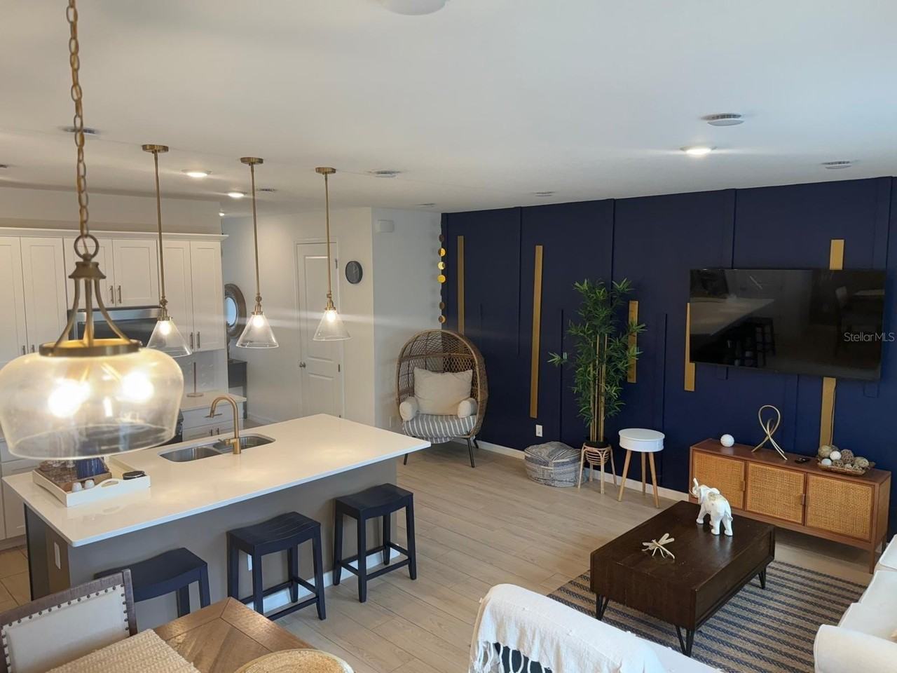 803 Longboat Dr - Photo 4 of 24