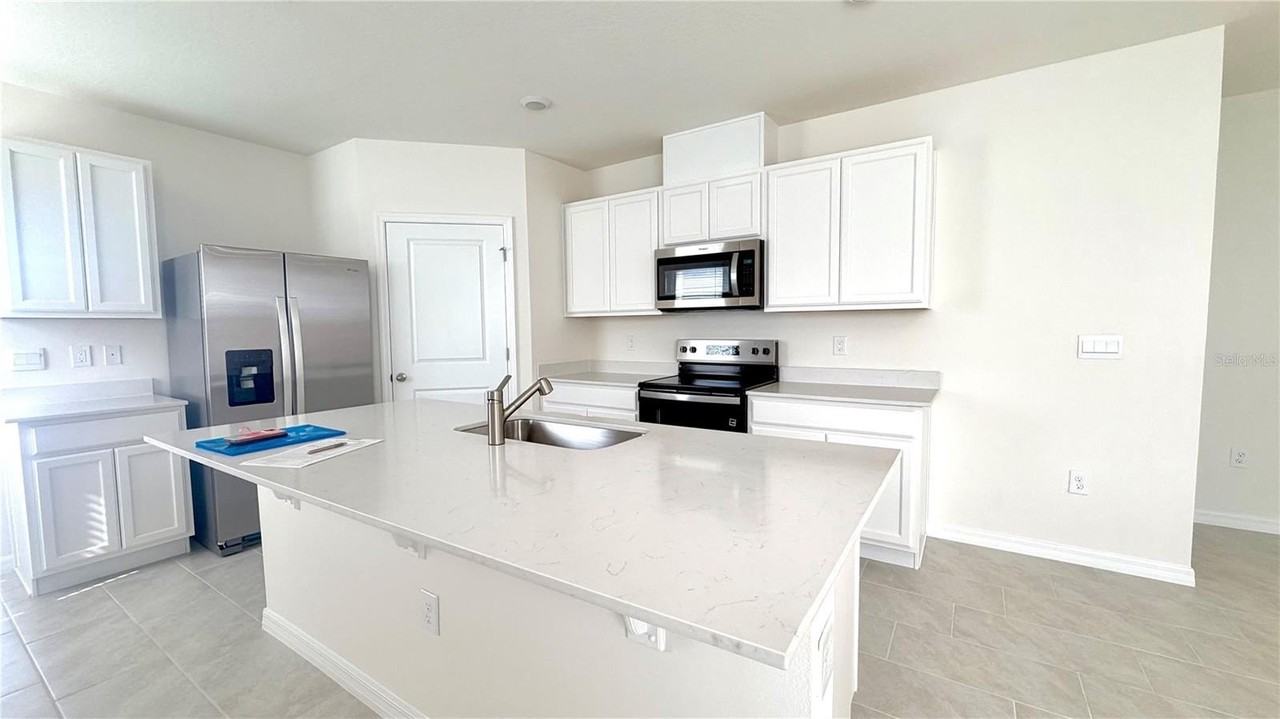 3326 Wakefield Dr - Photo 3 of 15