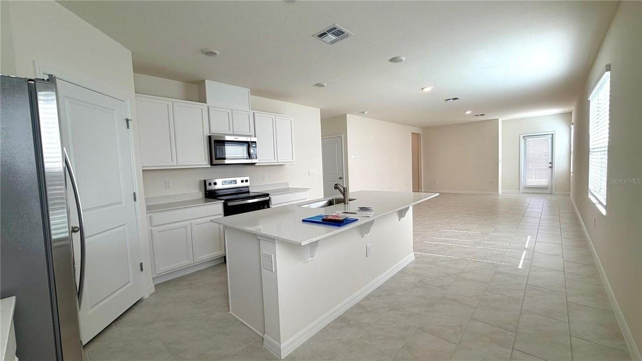 3326 Wakefield Dr - Photo 4 of 15