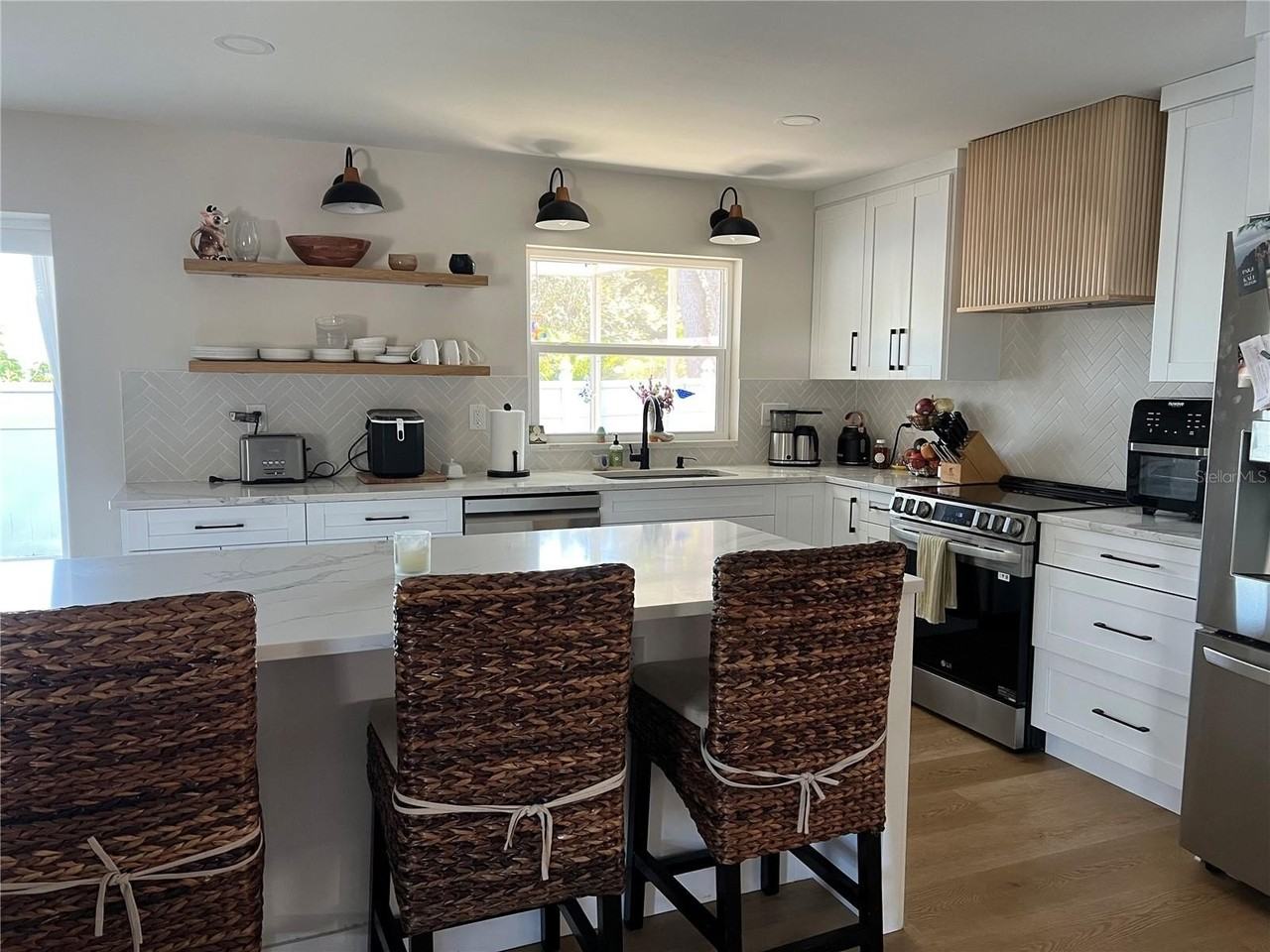 1455 Fairway Dr - Photo 3 of 24