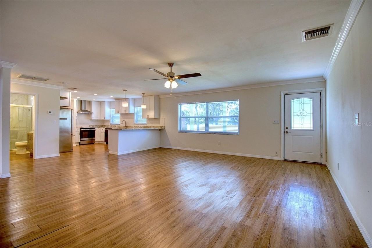 555 54th St N - Photo 7 of 31