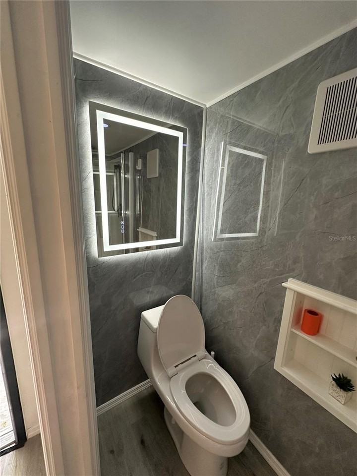 2450 14th Ave N - Photo 5 of 10