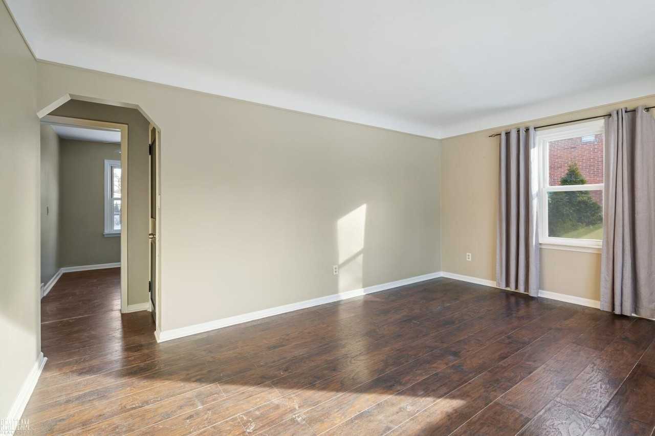 7527 Saint John St - Photo 3 of 22