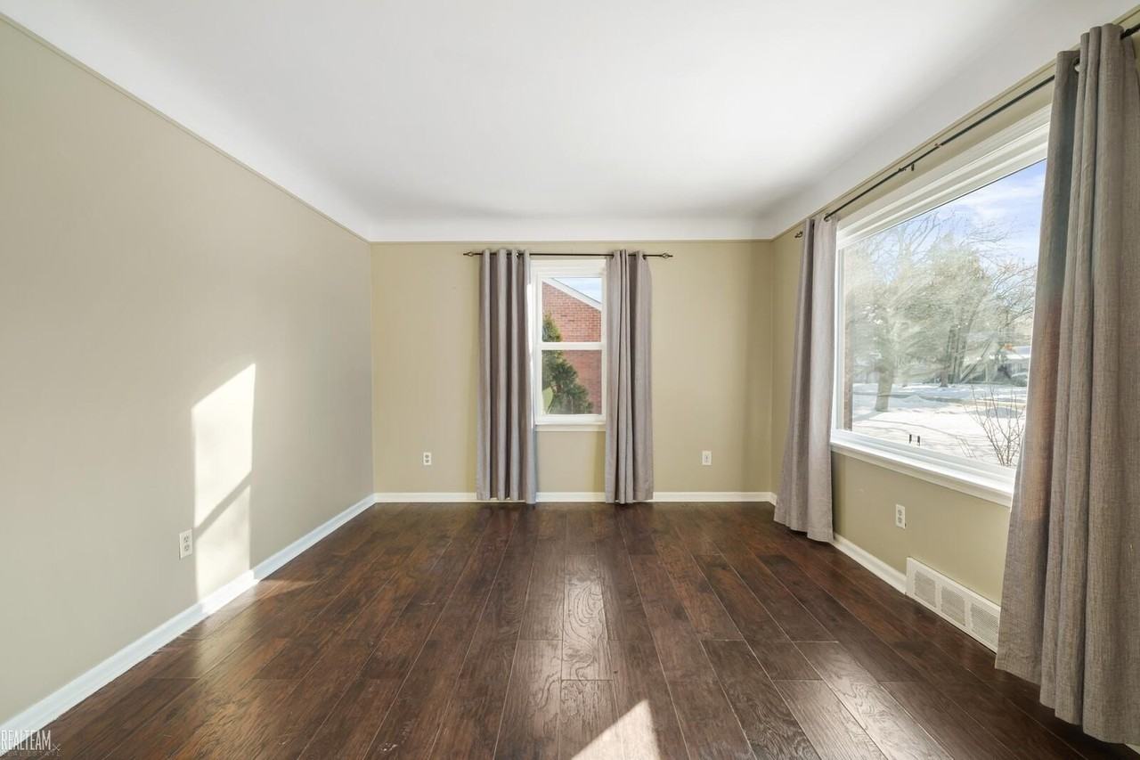 7527 Saint John St - Photo 5 of 22