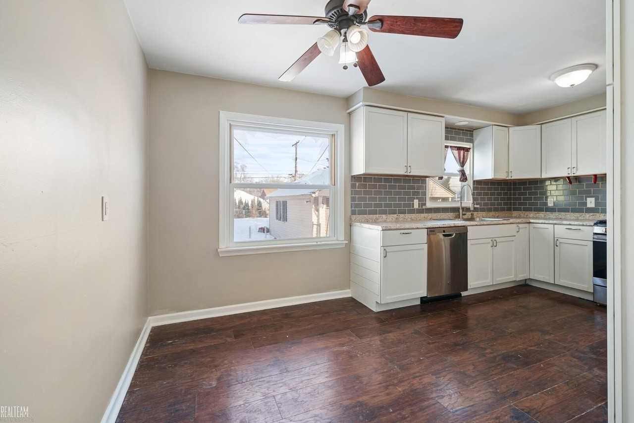 7527 Saint John St - Photo 7 of 22