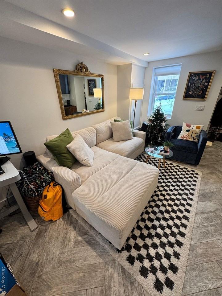 122 E Fulton Street unit: Lower - Photo 5 of 14