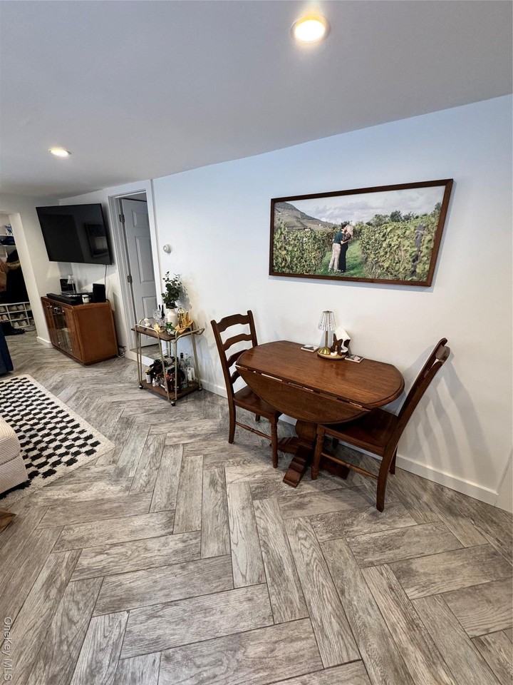 122 E Fulton Street unit: Lower - Photo 6 of 14