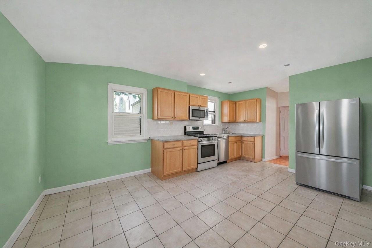 13841 230th Pl 1st Fl #1stFL - Photo 5 of 7