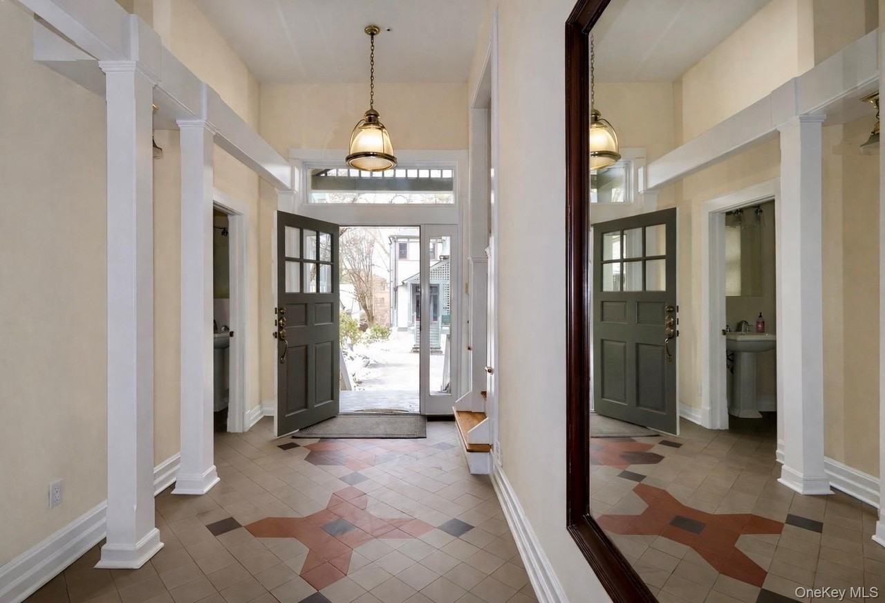 16 Clinton Ave - Photo 2 of 26