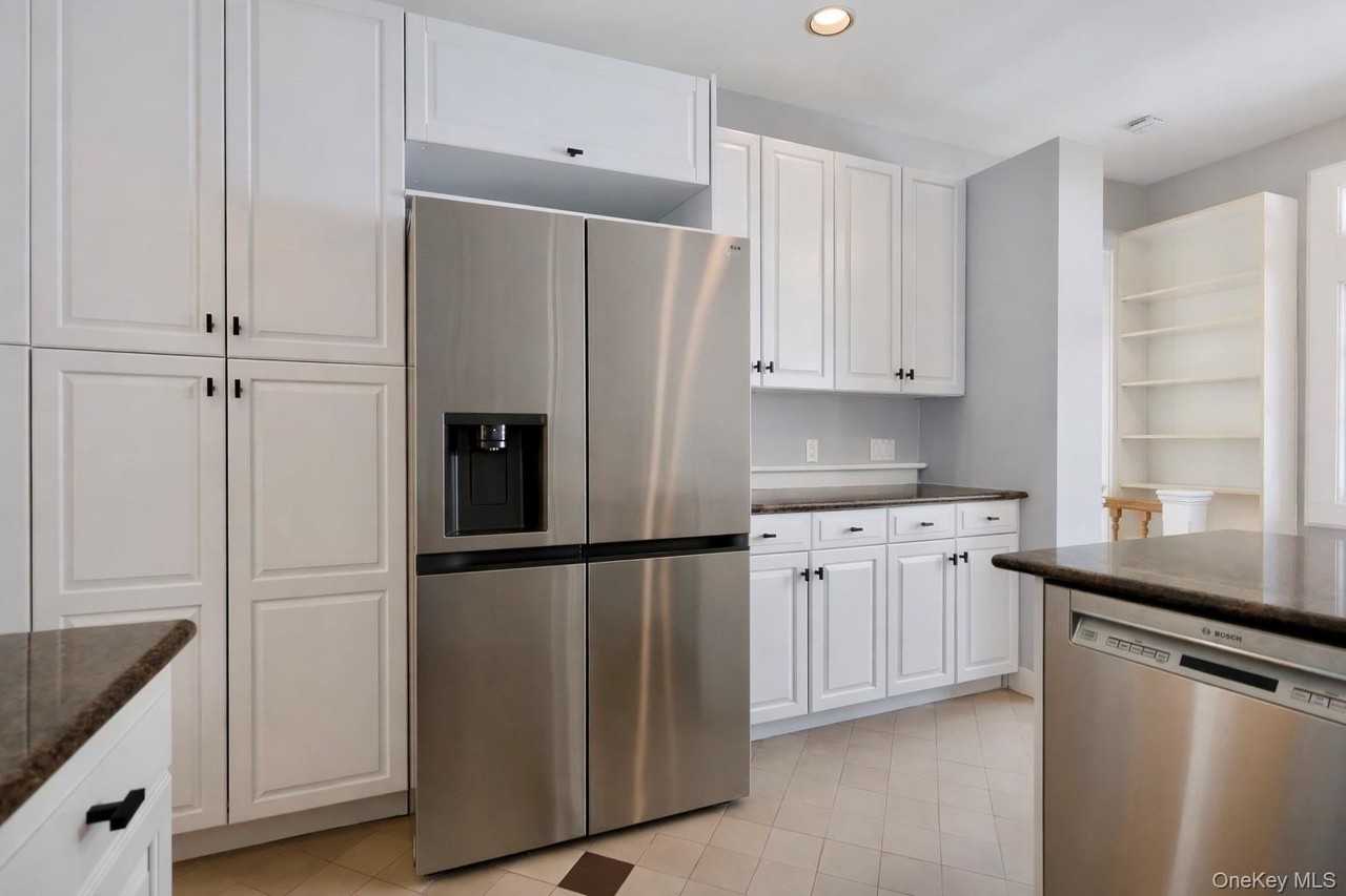 16 Clinton Ave - Photo 7 of 26