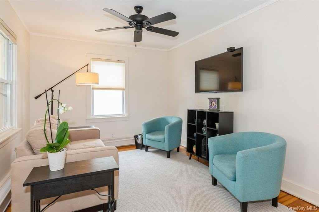 109 Roosevelt Ave - Photo 3 of 27