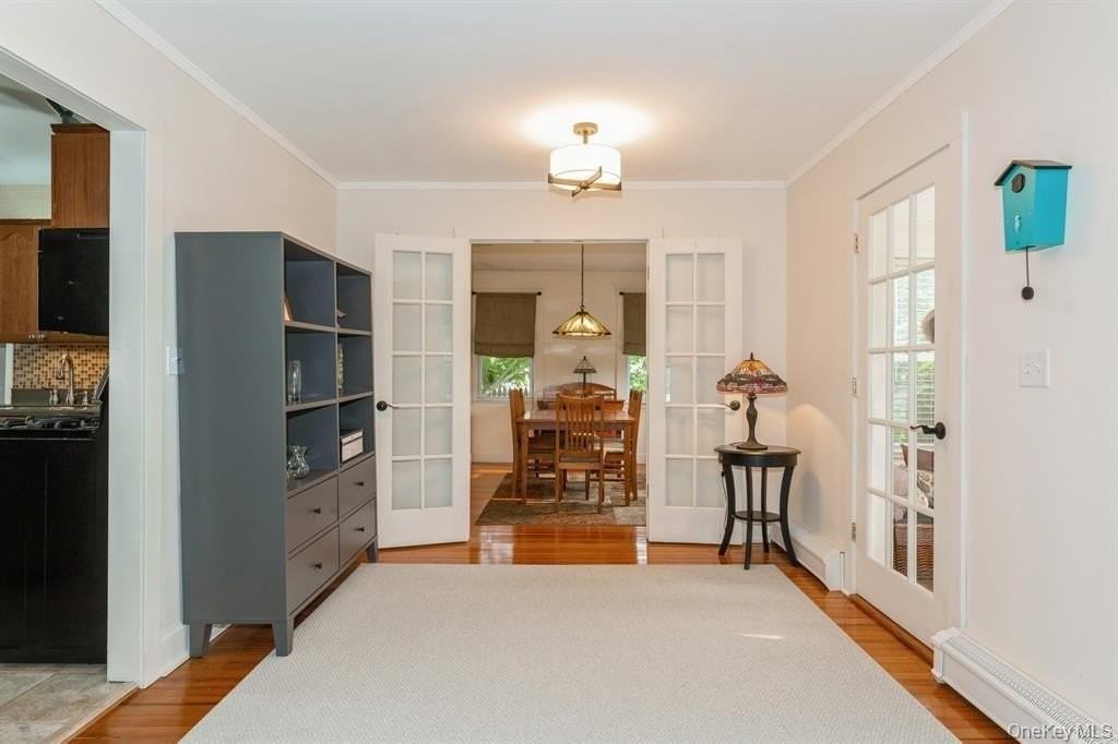 109 Roosevelt Ave - Photo 4 of 27