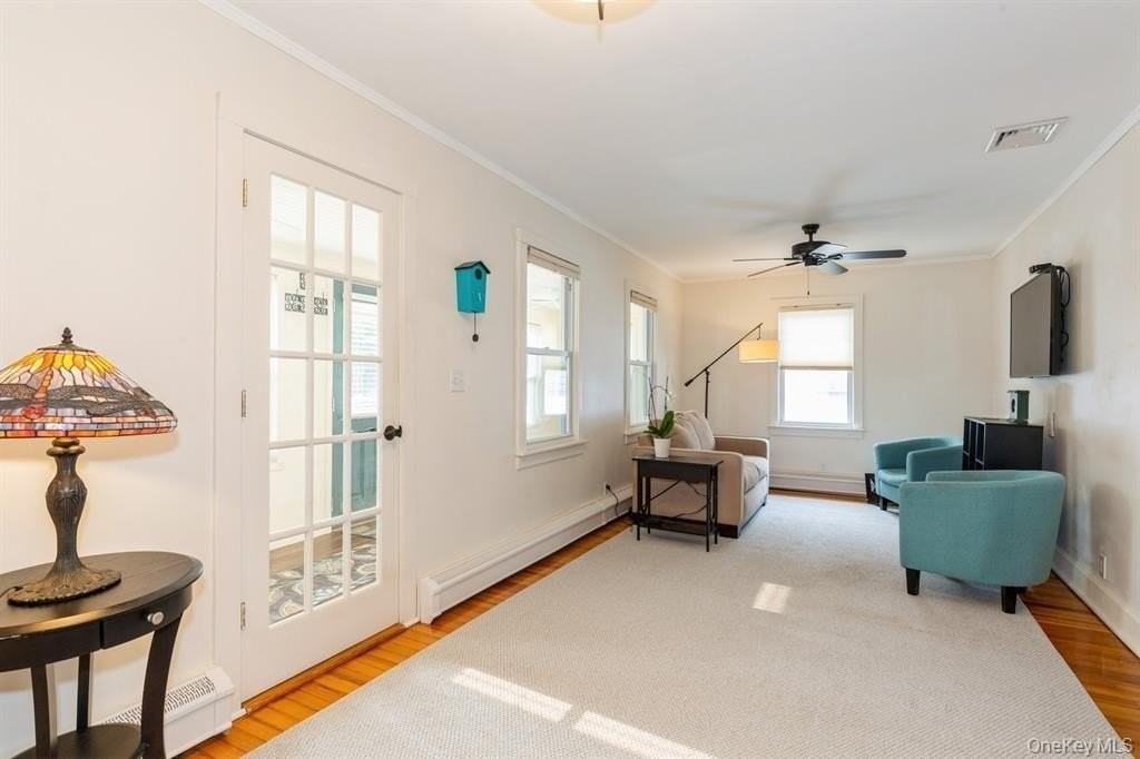 109 Roosevelt Ave - Photo 5 of 27