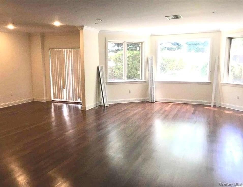 171 Great Neck Rd Apt 1a #1A - Photo 2 of 18