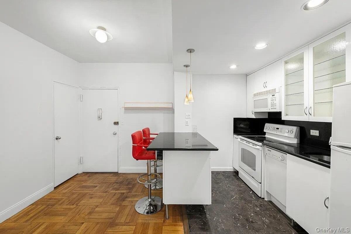 80 Park Ave #14H - Photo 4 of 7
