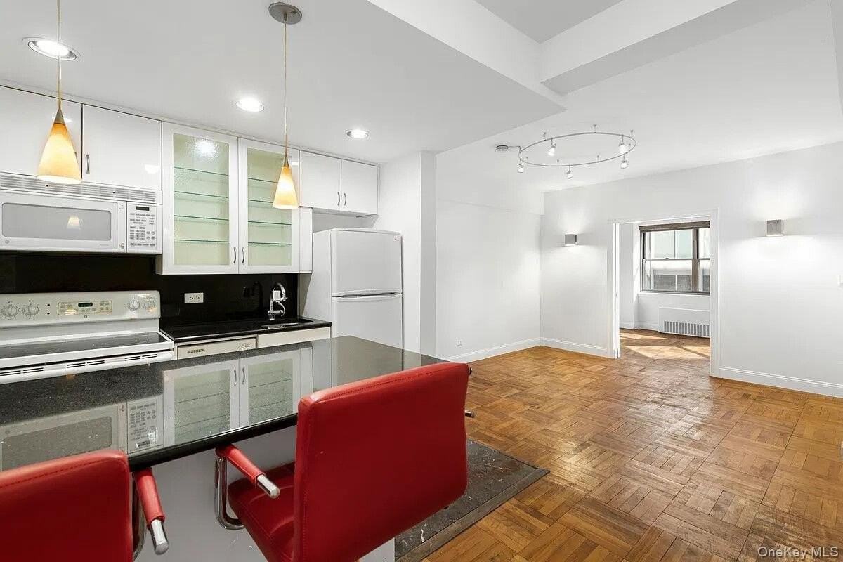 80 Park Ave #14H - Photo 5 of 7