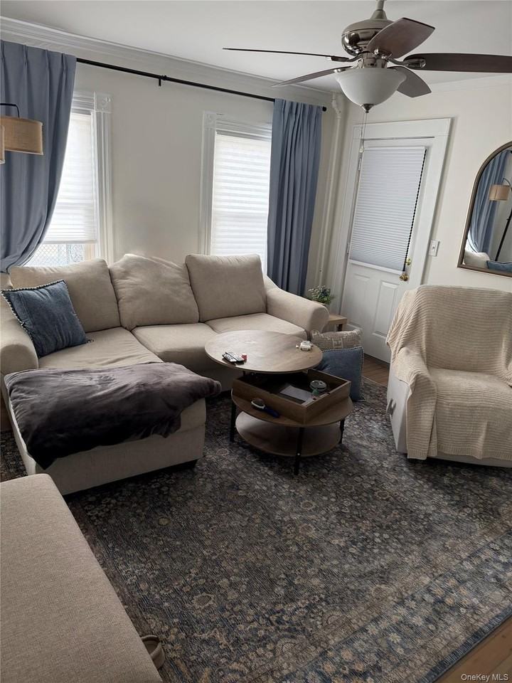 31 Ireland Pl - Photo 2 of 8