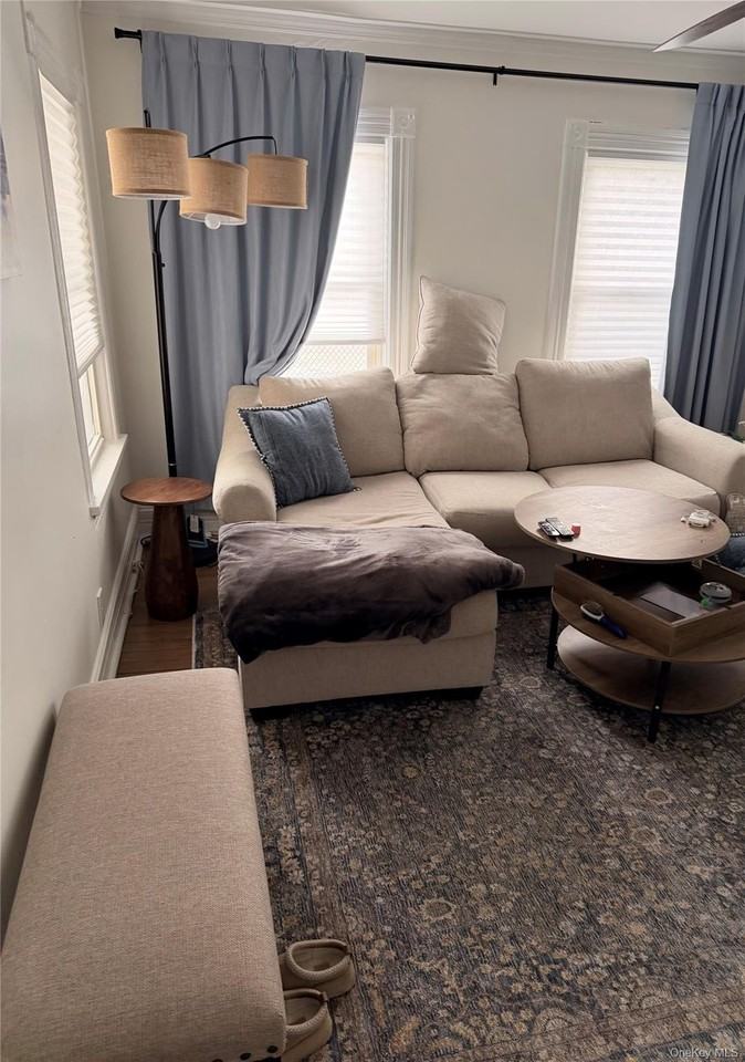 31 Ireland Pl - Photo 3 of 8