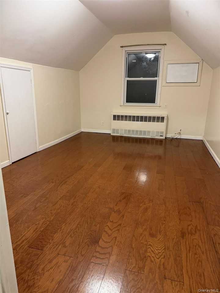 7019 164th St - Photo 2 of 6