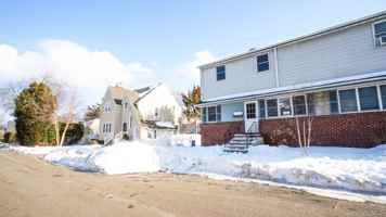 featured image of 5 Pearsall Pl