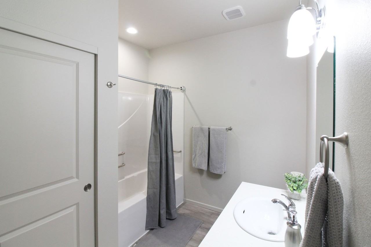 1200 N 8TH AVE - Photo 7 of 17