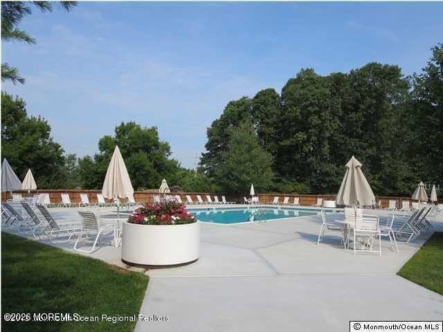 83 Bradford Ct - Photo 2 of 12