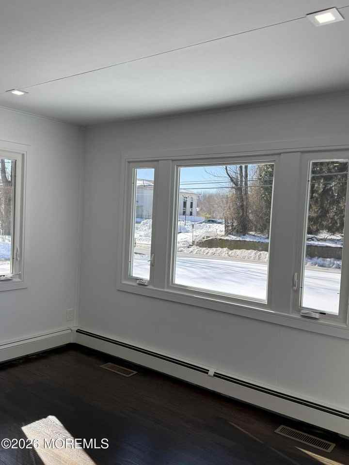 474 Monmouth Rd - Photo 3 of 18