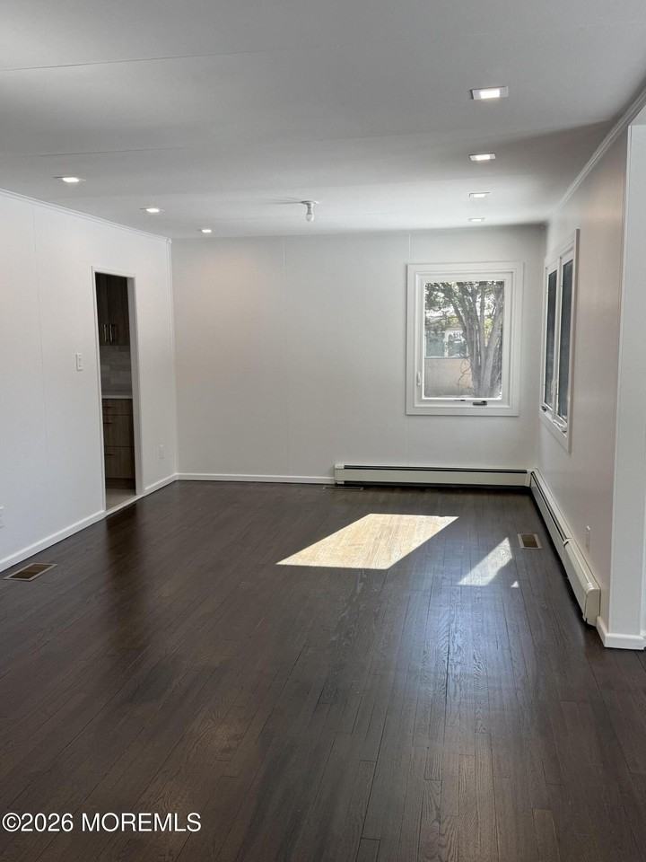 474 Monmouth Rd - Photo 5 of 18