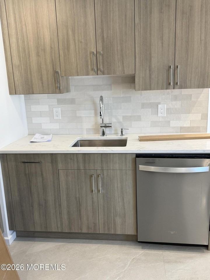 474 Monmouth Rd - Photo 5 of 29