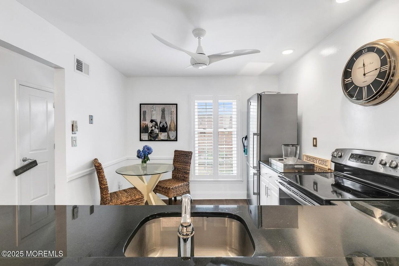 60 Wyckham Rd - Photo 2 of 21