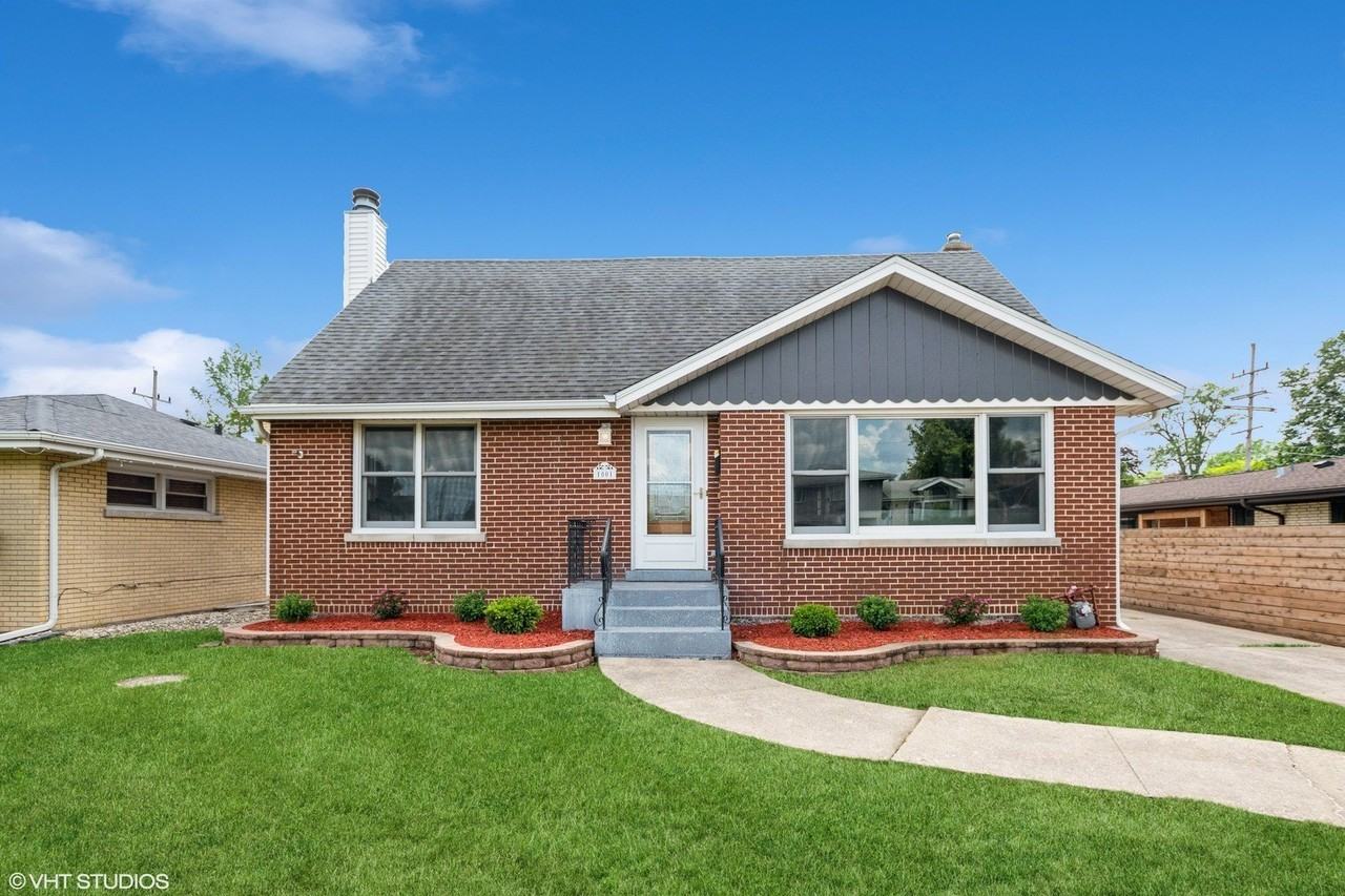 1001 Oakton St - Photo 3 of 35