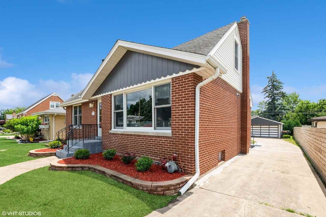 1001 Oakton St - Photo 5 of 35