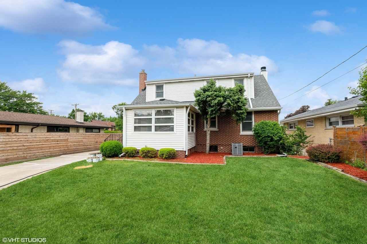 1001 Oakton St - Photo 6 of 35