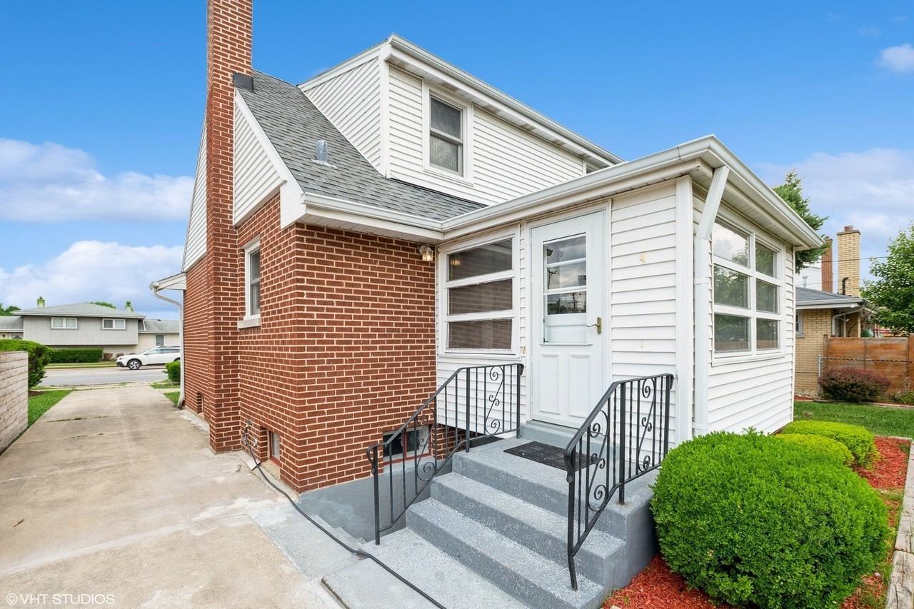 1001 Oakton St - Photo 7 of 35