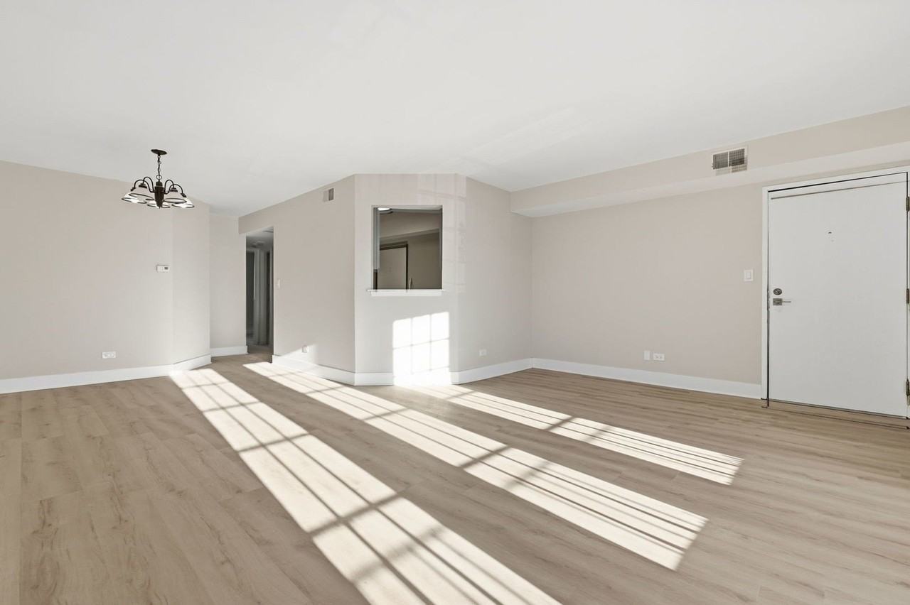 4180 Williamsburg Ct Apt 301 #301 - Photo 6 of 20