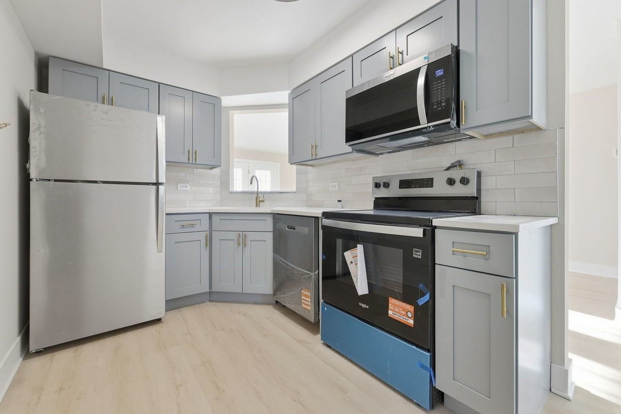 4180 Williamsburg Ct Apt 301 #301 - Photo 7 of 20