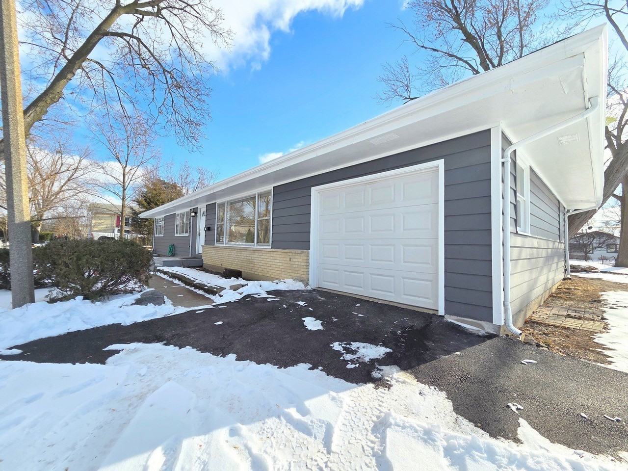 29 E Lake Shore Dr - Photo 3 of 42