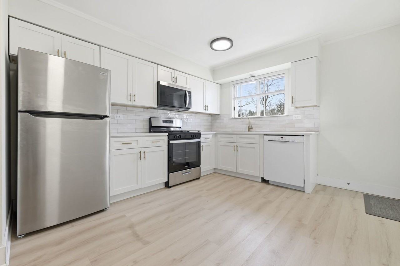 382 Oak Trails Rd Apt 301 #301 - Photo 7 of 24