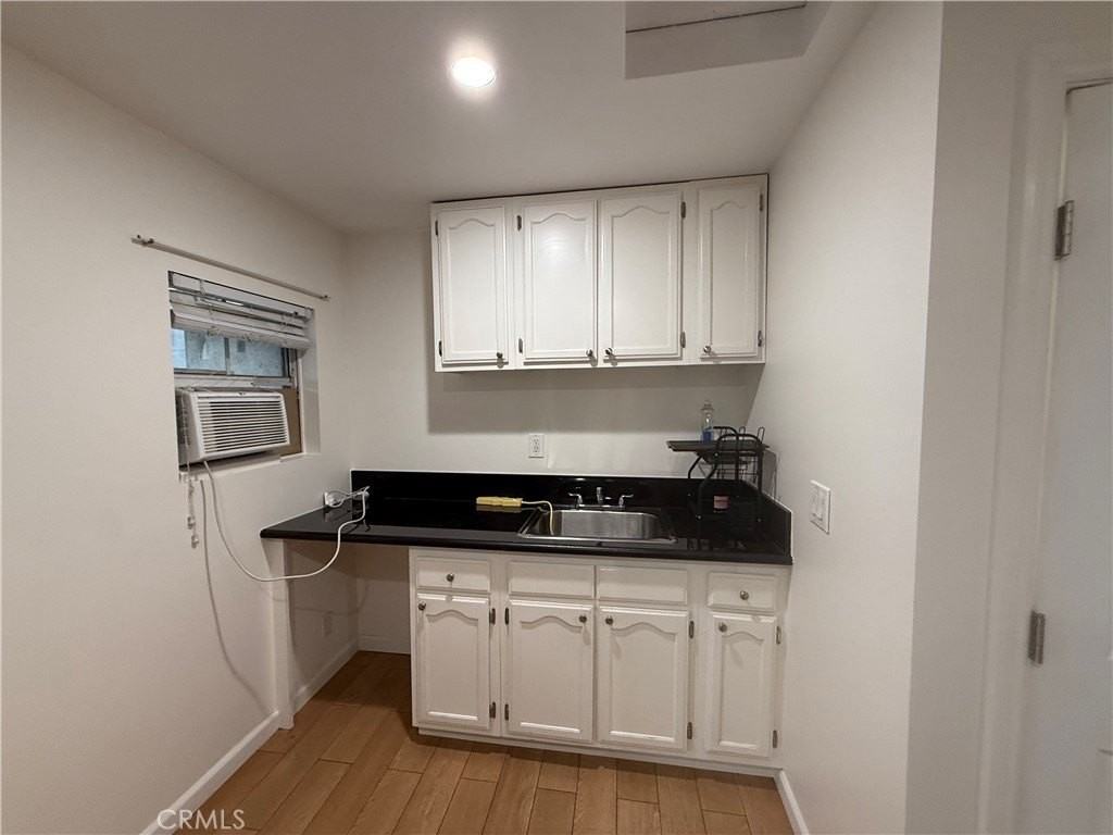 6186 Springvale Dr - Photo 4 of 10