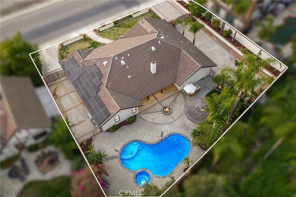 514 N Valley Center Ave - Photo 3 of 50