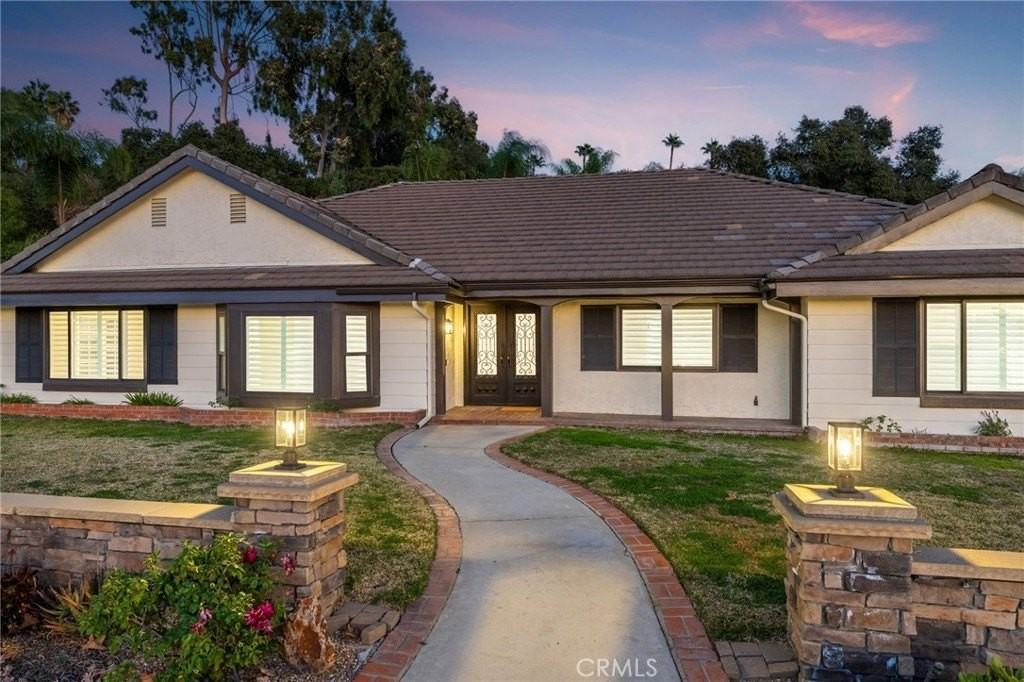 514 N Valley Center Ave - Photo 7 of 50