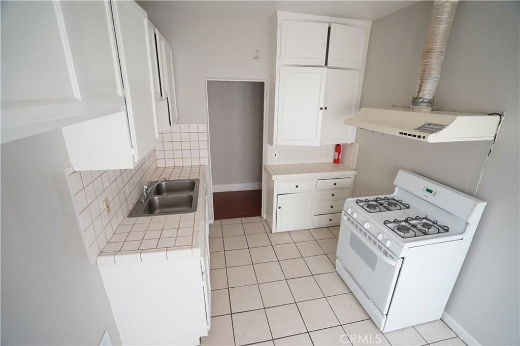 1336 Elm St #2 - Photo 6 of 26